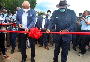 corte_de_fita_inaugural_da_en220-_quitexe_ambuila