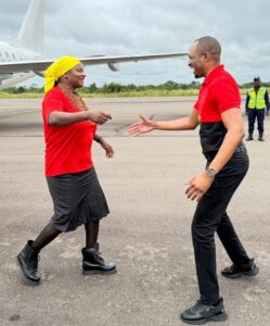 Candidata única da OMA é brindada com um vôo para convencer delegadas do Moxico Leste