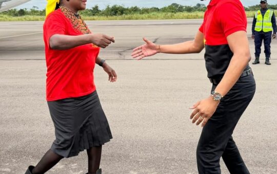 Candidata única da OMA é brindada com um vôo para convencer delegadas do Moxico Leste