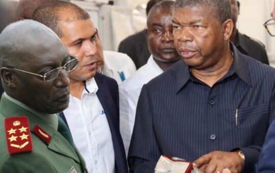 Monopólio do Grupo Carrinho teve a mão do General Nunda, primo de Leonor Carrinho