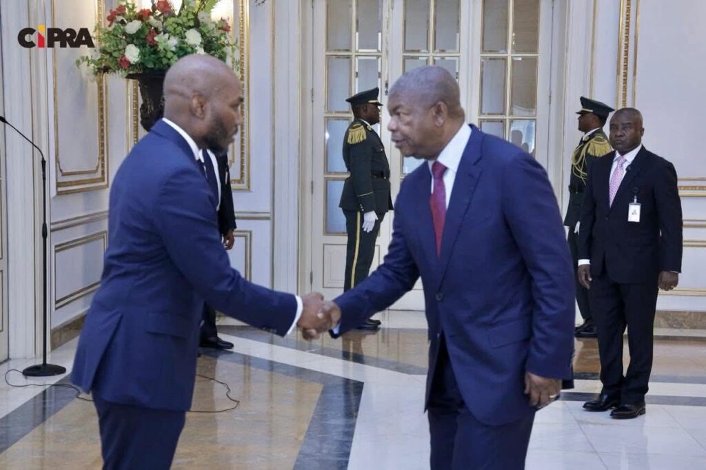 Presidente João Lourenço empossa novo Secretário de Estado do Ministério dos Transportes que responde pelos sectores da Aviação Civil, Marítimo e Portuário