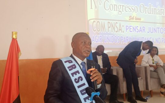 “Os tais fortes (UNITA) fazem muito mas o MPLA continua no poder”. Intervenção de Sikonda no IV Congresso Ordinário do PNSA