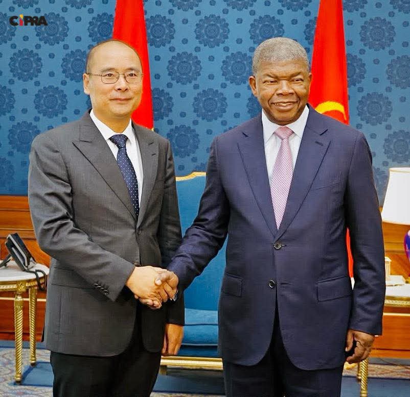Embaixador chinês recebido pelo Presidente da República João Lourenço