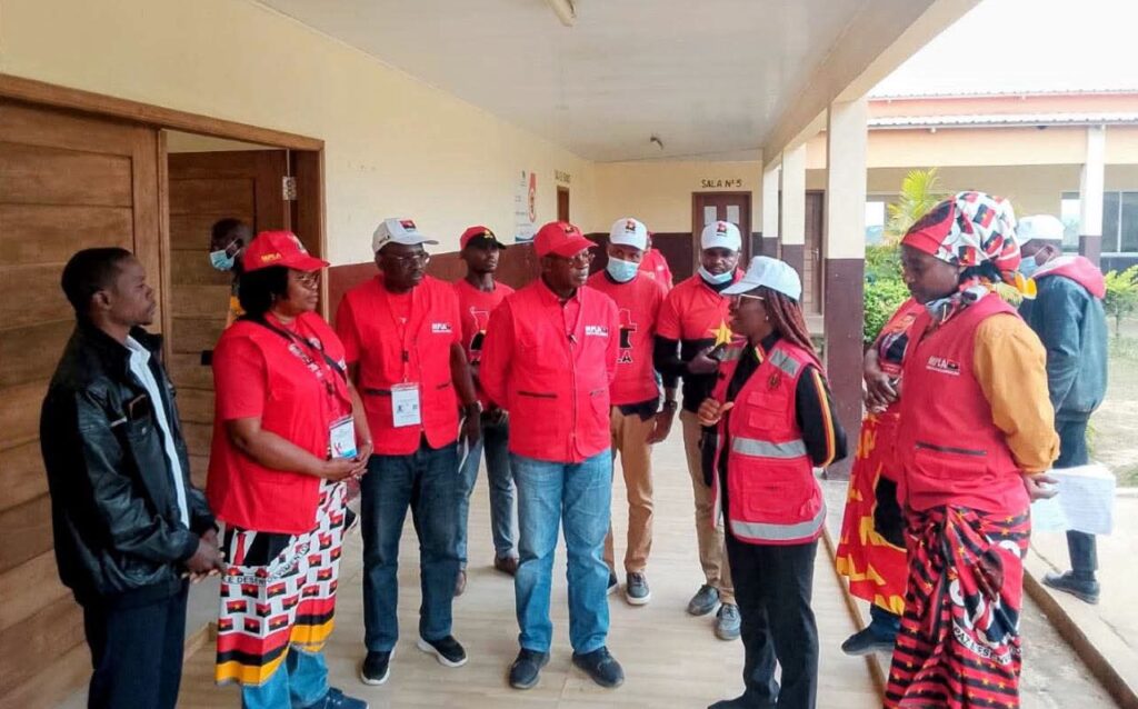 Deputados do MPLA acompanham projectos e reforçam aproximidade com as populações do Lufico