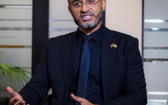 Luís de Castro critica falhas da UNITEL e crise dos combustíveis: “Angola não pode aceitar o caos como normal”