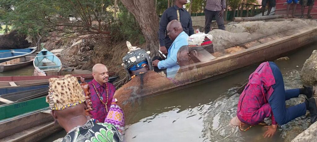 CABEÇA DE LISTA DO PADDA-AP, NGOLA NI SAMBA, RECEBE BÊNÇÃO E CAJADO DO REI DO NDONGO E MATAMBA